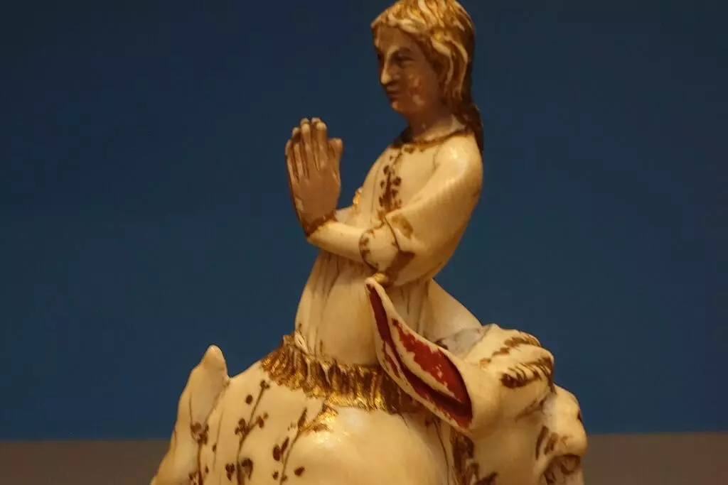 1024px figure of st margaret paris france c 1325 1350 ivory gold pigment  british museum  dsc00115